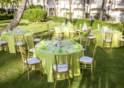 Dinner in the tropical garden of the all-inclusive hotel BeLive Collection in Punta Cana