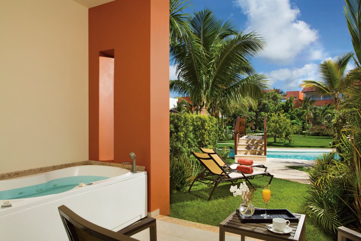 Deuxe Swim Up Terrace withh Jacuzzi at the all inclusive hotel Now Larimar in Punta Cana, Dominican Republic