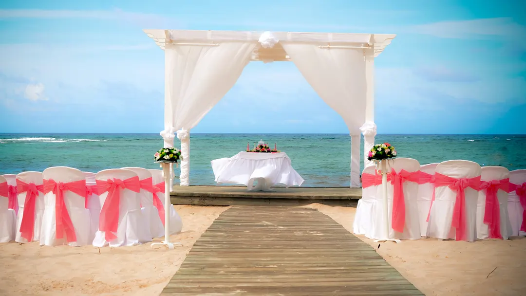 dominican_republic_destination_wedding_002_all_inclusive_resort_grand_bahia_principe_punta_cana_beach_ceremony_1080_ergebnis