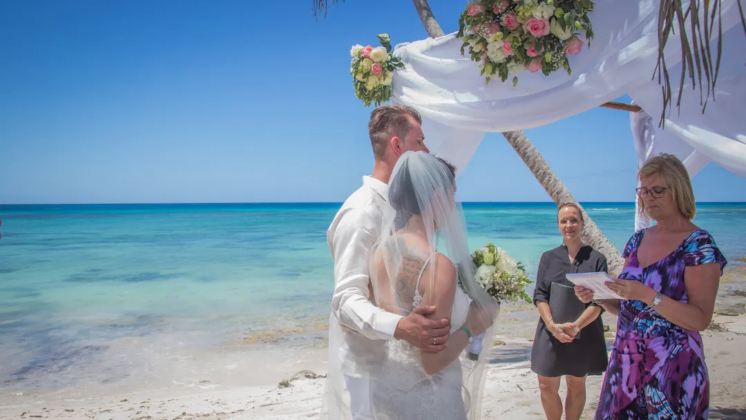 dominican_republic_destination_wedding_006_saona_island_beach_ceremony_tanjaalex_1080_ergebnis