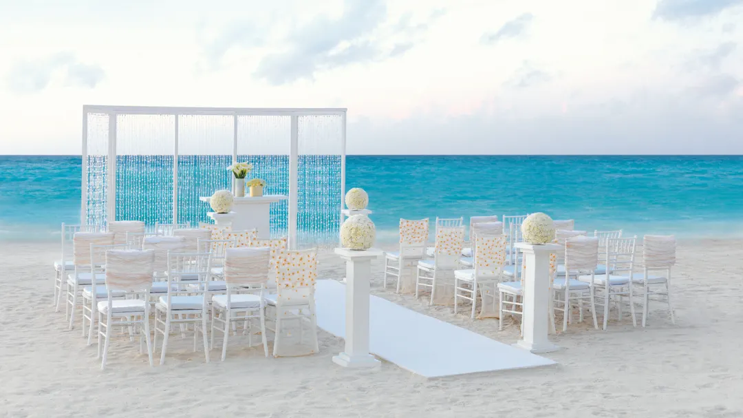 dominican_republic_destination_weddings_05_hard_rock_hotel_punta_resort_beach_ceremony_1080_ergebnis