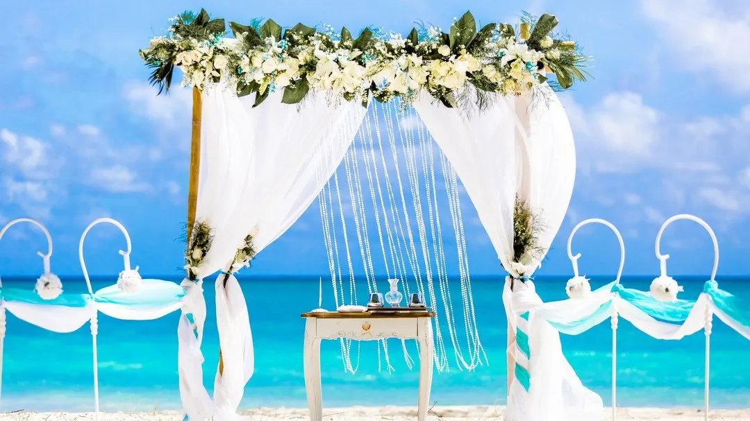 Hochzeitsdekorationen am Strand