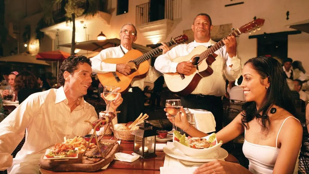 dominican_republic_travel_062_honeymoon_dinner_pat_e_palo_santo_domingo_1080_ergebnis