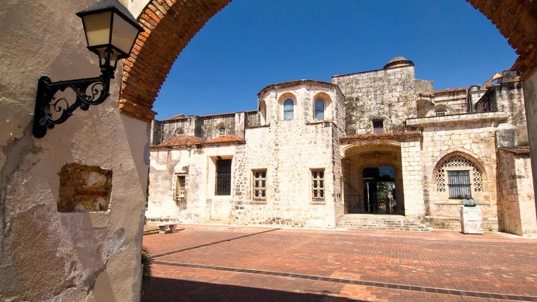 dominican_republic_travel_117_santo_domingo_cathedral_zona_colonial_1080_ergebnis